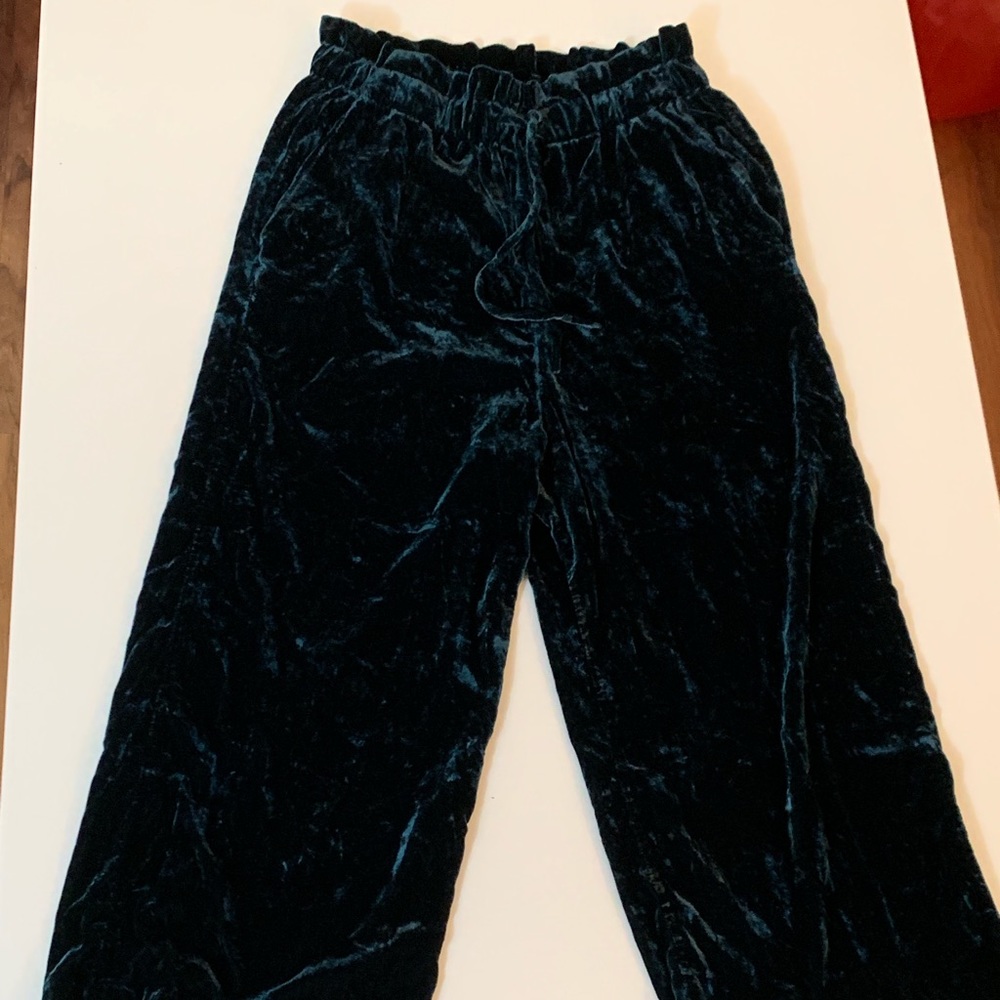 ZARA emerald velvet cropped pants